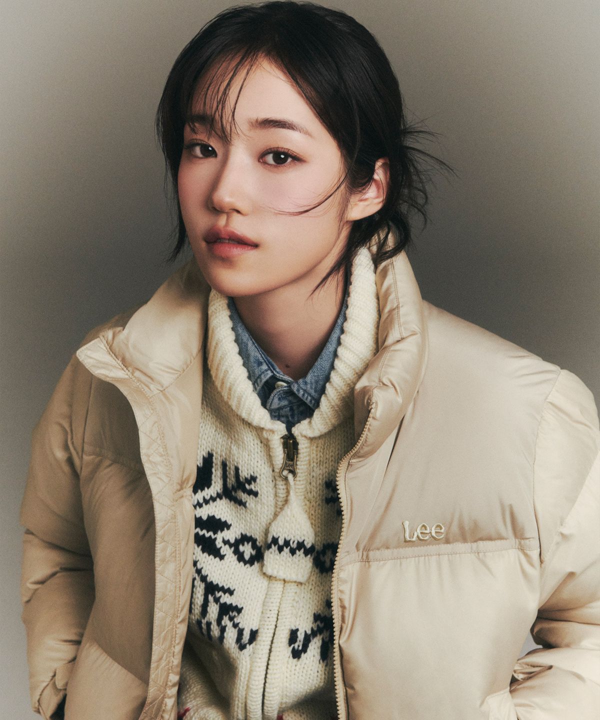 리(LEE) 우먼 크롭 숏 다운 베이지