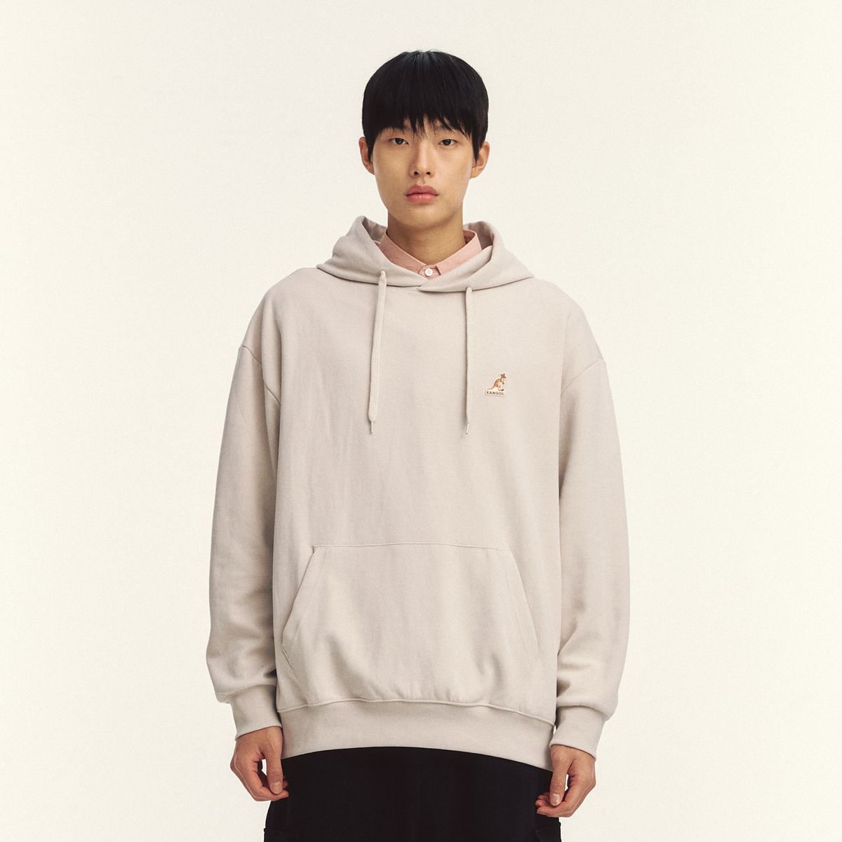 캉골(KANGOL) 로고 패치 후디 5150 에크루