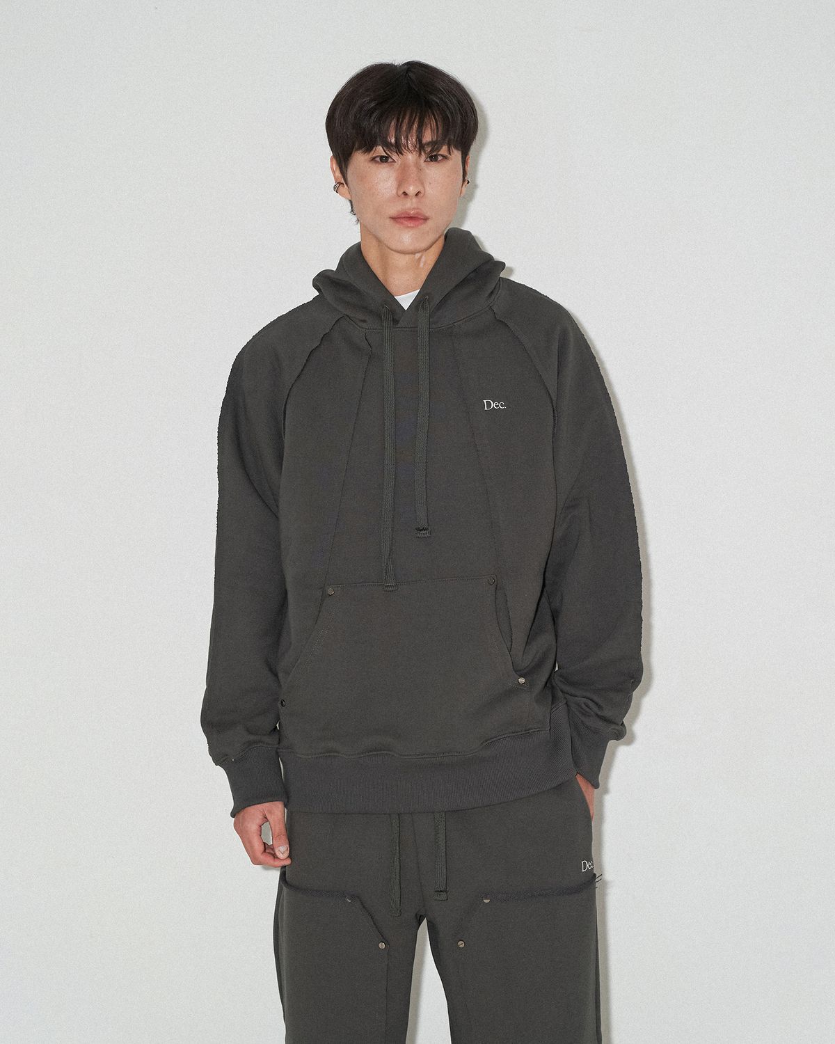 디셈버텐(DECEMBER TEN) 래글런 스웻 후디 차콜 라지