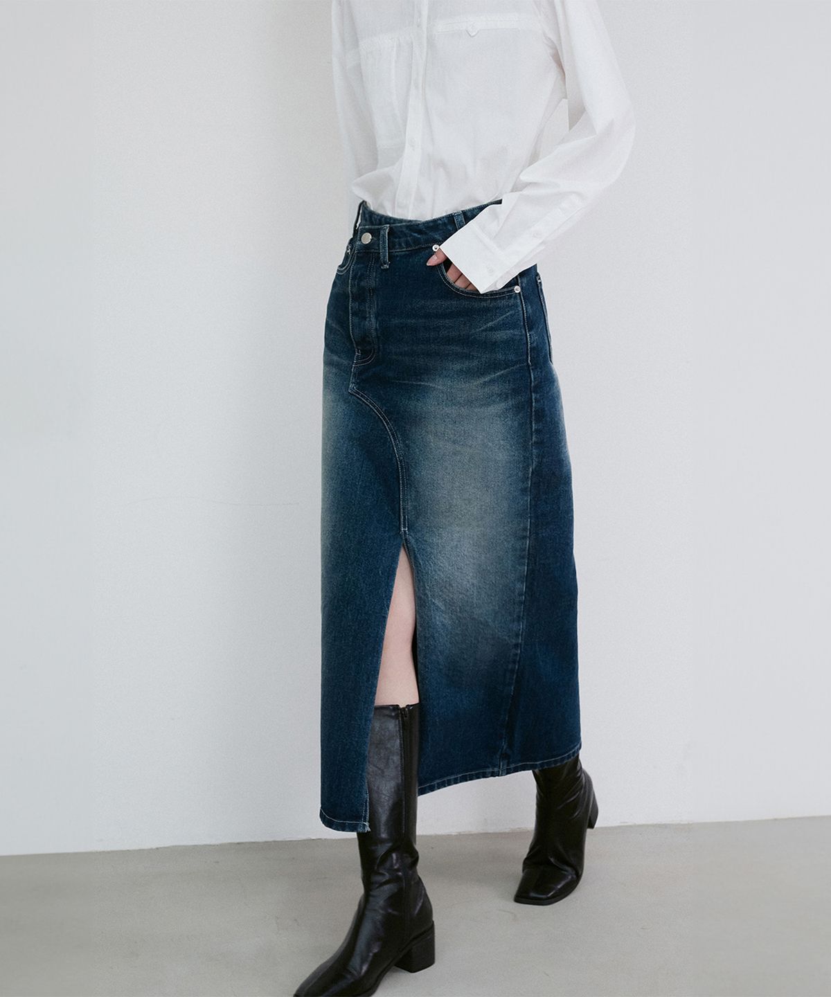 리이(RE RHEE) ASYMMETRIC DETAIL DENIM SKIRT