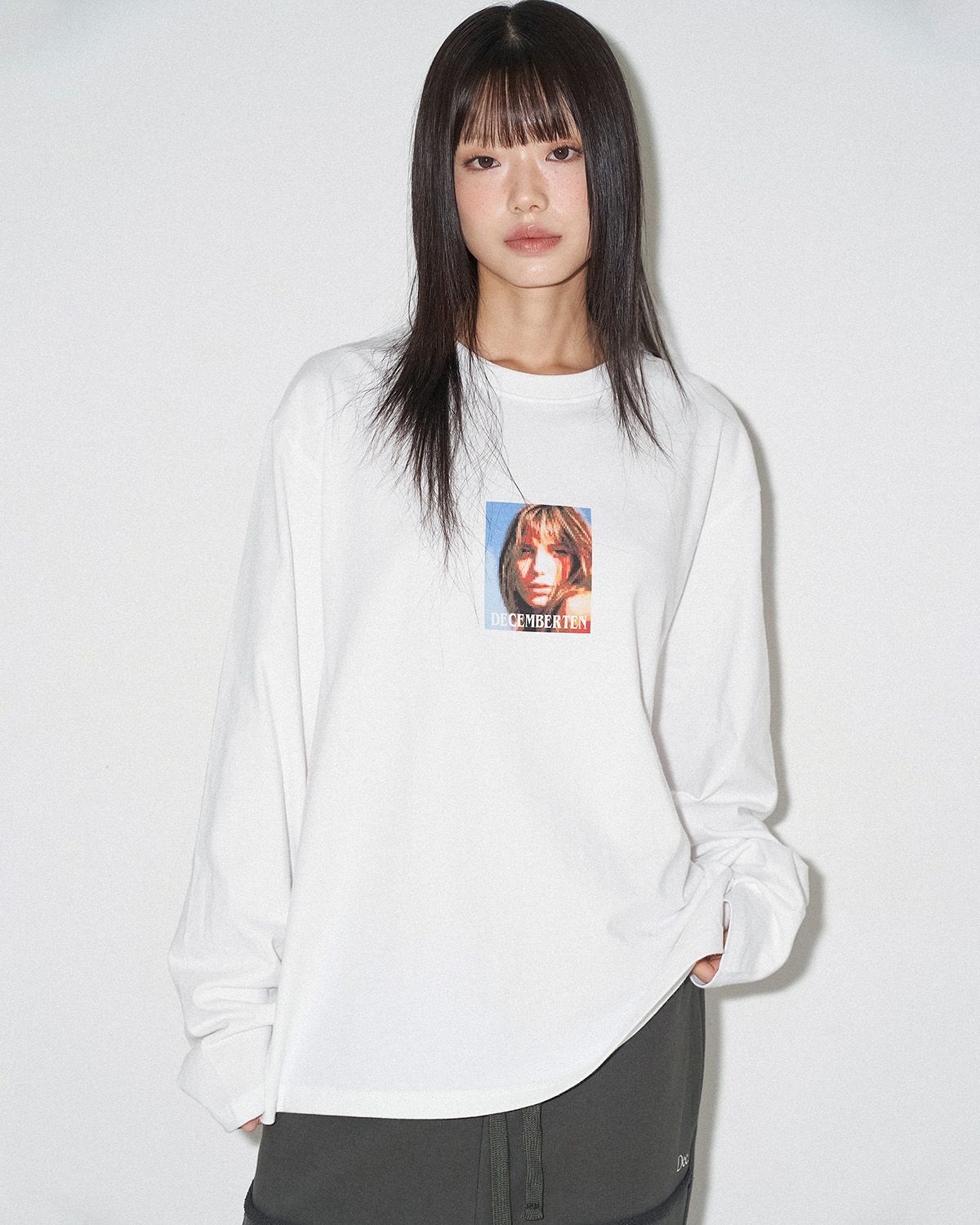 디셈버텐(DECEMBER TEN) 스퀘어 디티피 롱슬리브 화이트