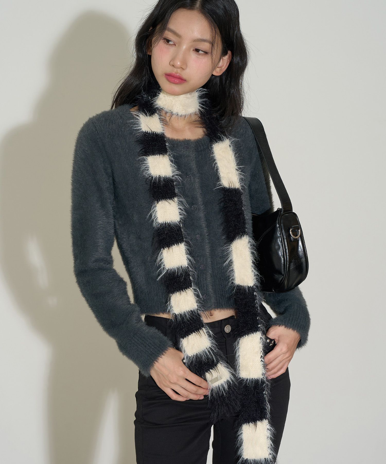 MUSINSA | ILLIGO Striped Fur Muffler - 3 COLOR