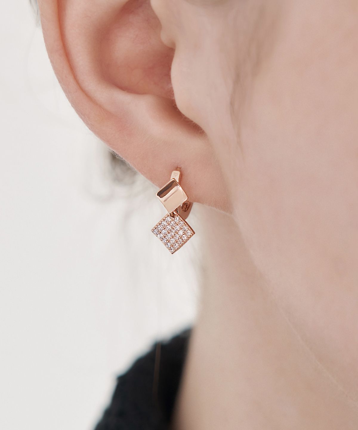 엘르주얼리(ELLEJEWELRY) 14K GF 파인 스퀘어 원터치 귀걸이 ELGPEE545