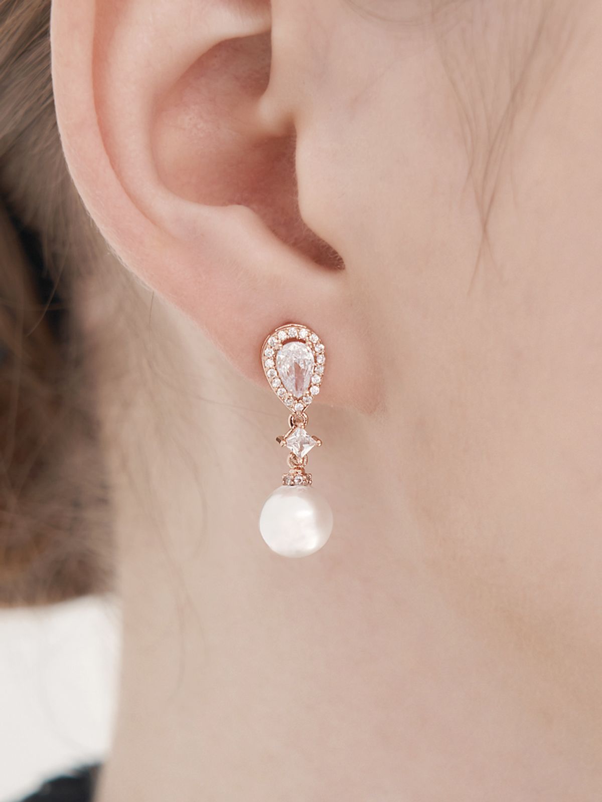 엘르주얼리(ELLEJEWELRY) 14K GF 파인 물방울 진주 드롭 롱 귀걸이 ELGPEE556