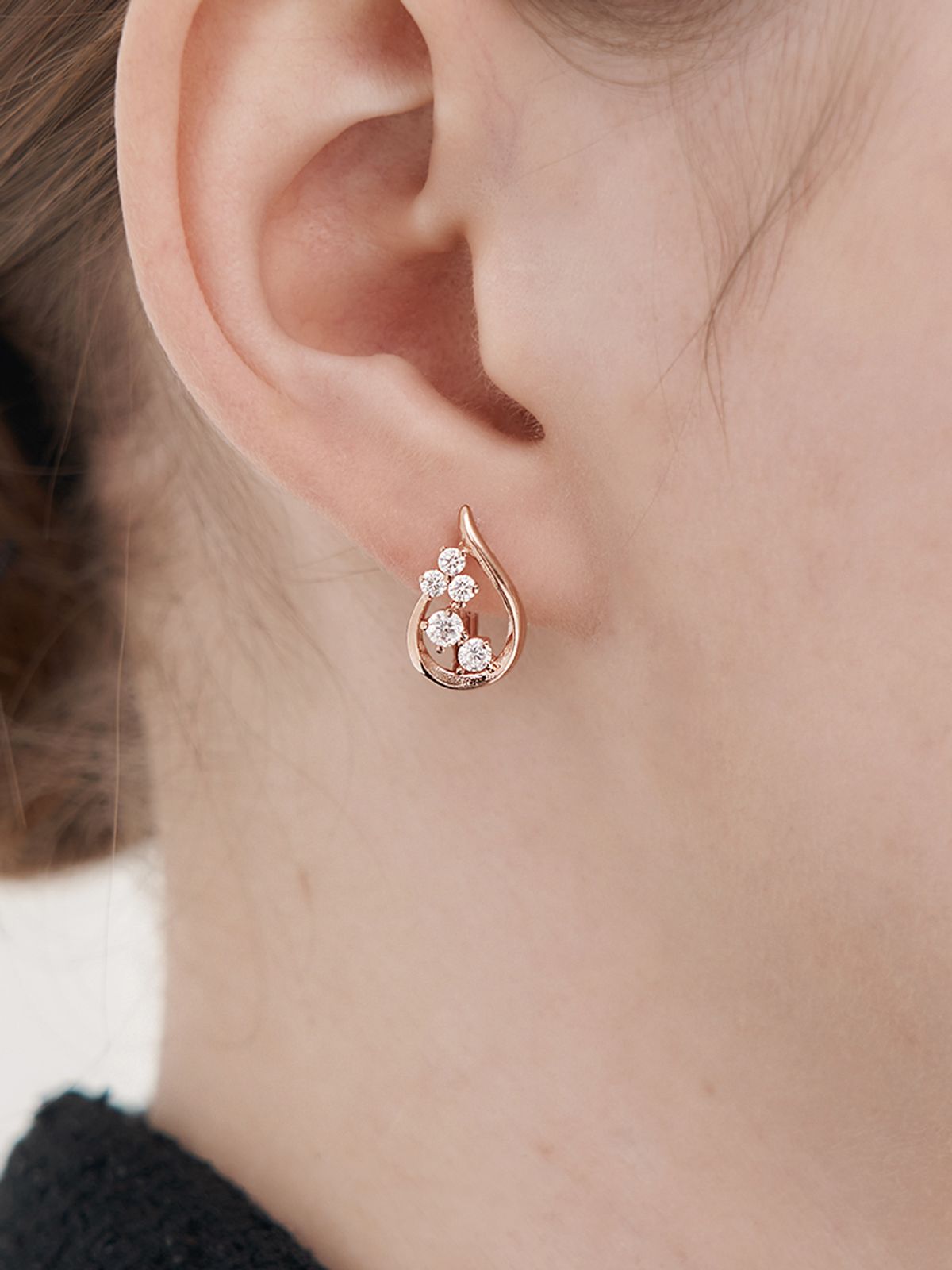 엘르주얼리(ELLEJEWELRY) 14K GF 물방울 원터치 큐빅 귀걸이 ELGPEE548