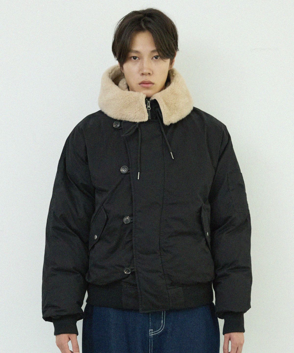꼬모니노즈(COMONINOZ) HOOD SHORT PADDING JUMPER [BLACK]