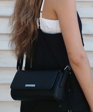 베이직 멜팅 레더 크로스 숄더 백 [블랙]