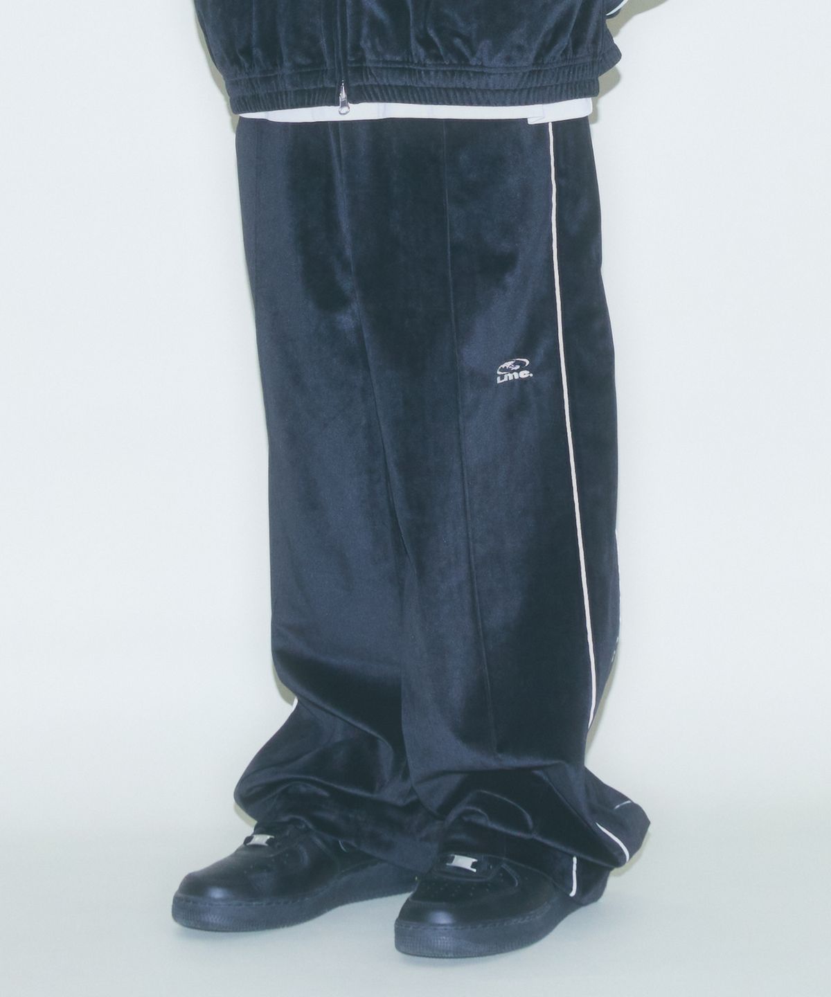 엘엠씨(LMC) VELOUR PIPING PANTS navy