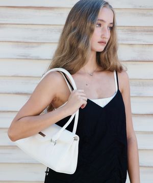 플랩 웨이스트 스퀘어 레더 숄더 백 [아이보리]