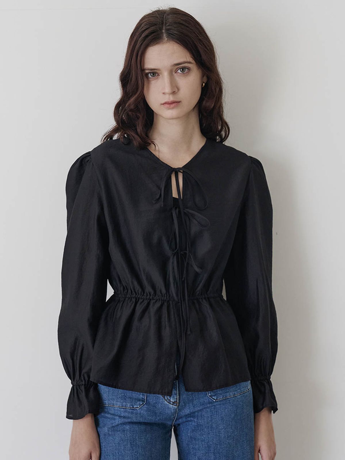 로트르드민(LAUTREDE MIN) Ella Ribbon Black blouse