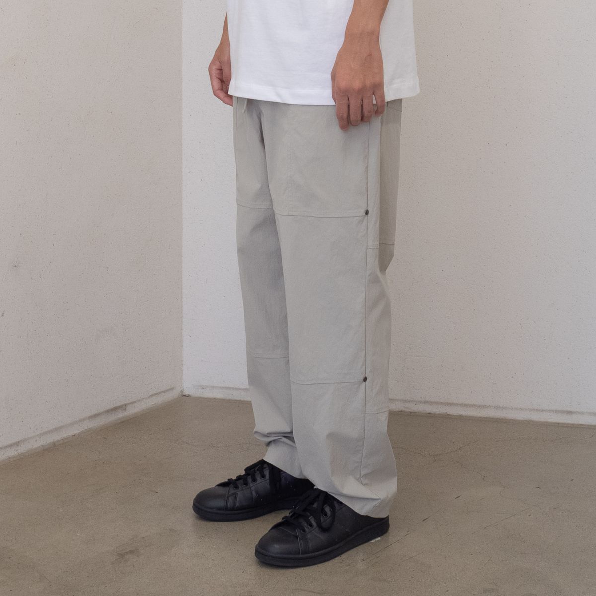하프시코드(HARPSICHORD) RIVET NYLON PANTS(OLIVEGREY)