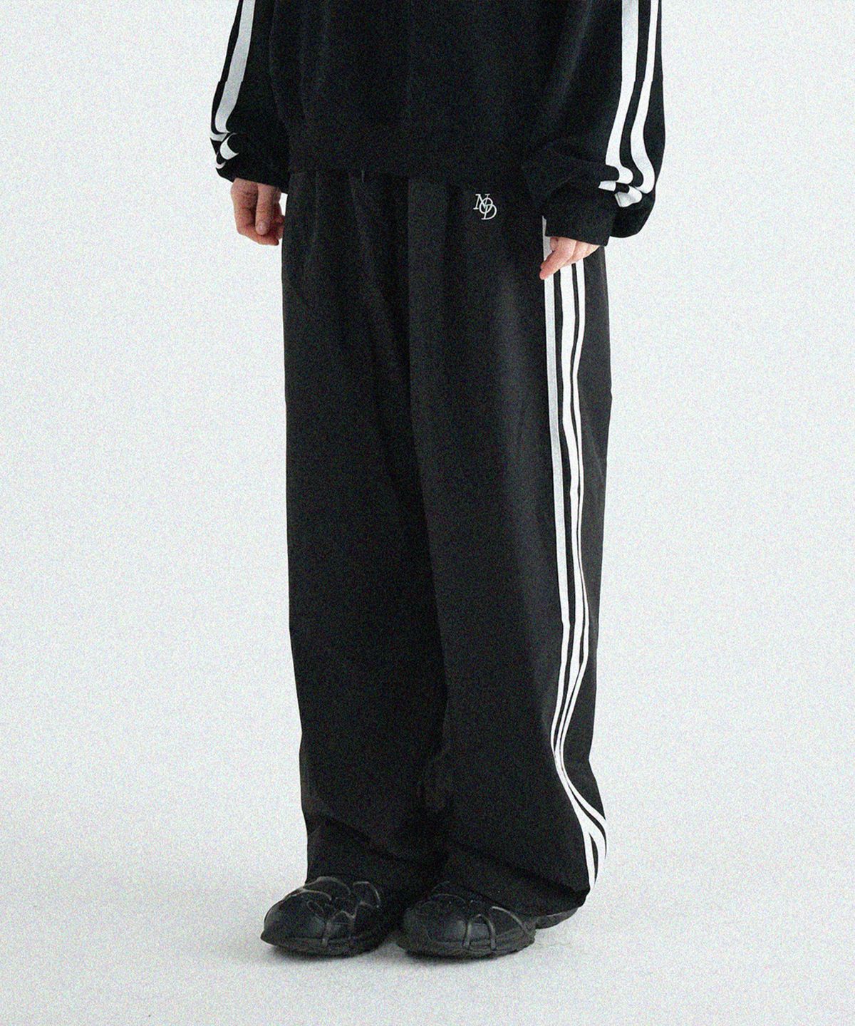 노드(NOD) Side line Wide Nylon pants (Black)