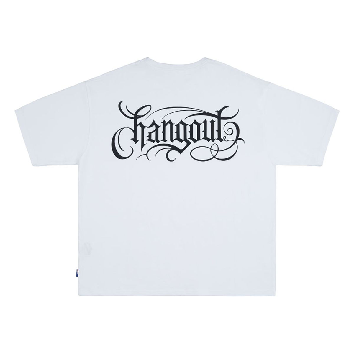 행아웃(HANGOUT) X 에이맨 치카노 블랙 레터링 와이드 티셔츠 (화이트)