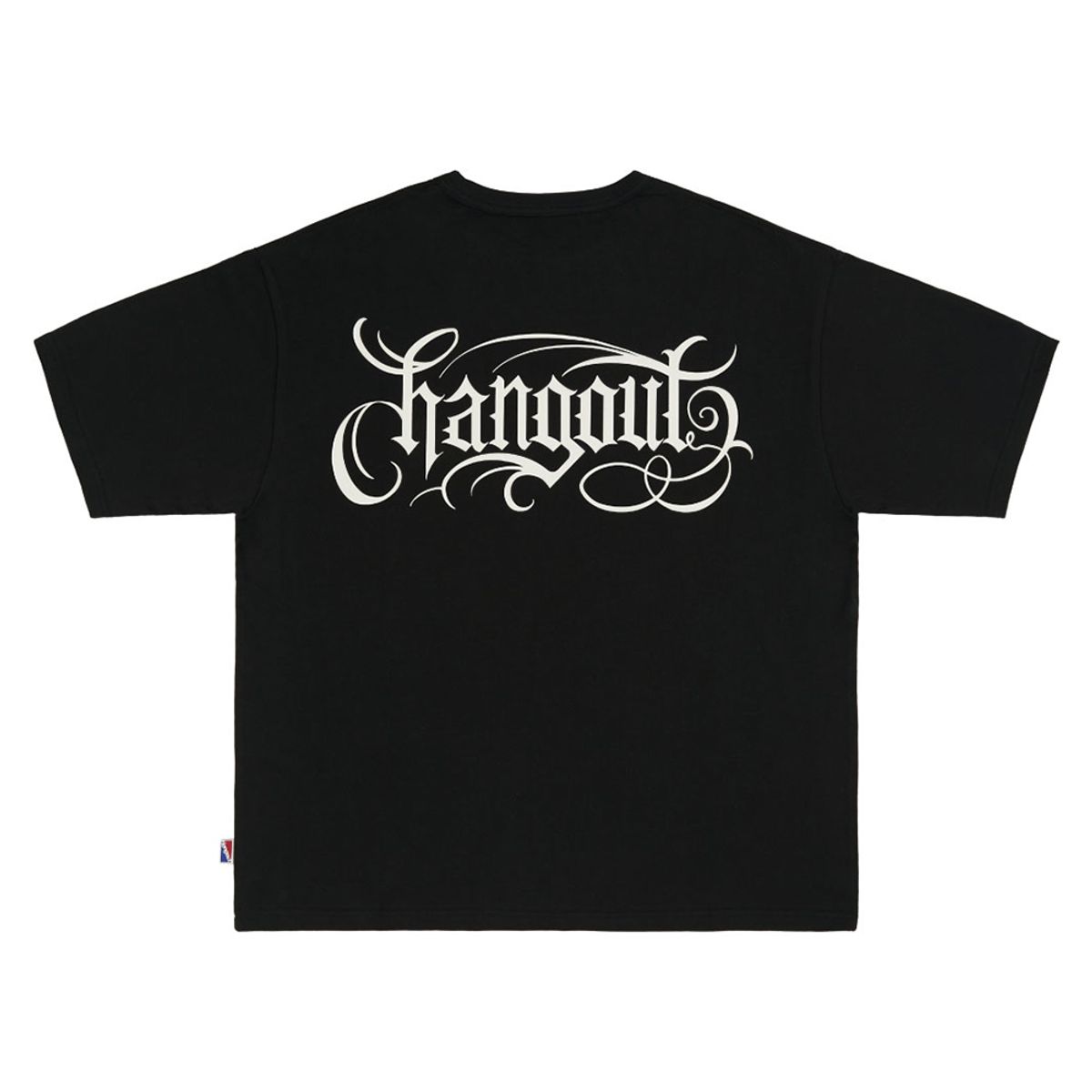 행아웃(HANGOUT) X 에이맨 치카노 리플렉티브 레터링 와이드 티셔츠 (블랙)
