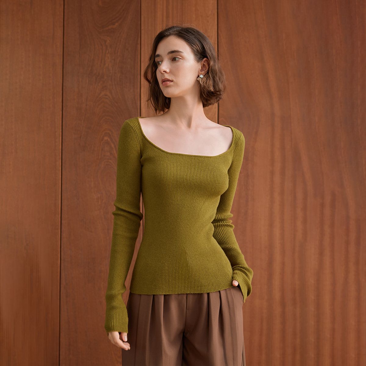 와이와이아이엠(YYIAM) YY_Deep square neck knit top_2color