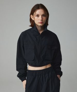 심볼 크롭 윈드 브레이커 블랙