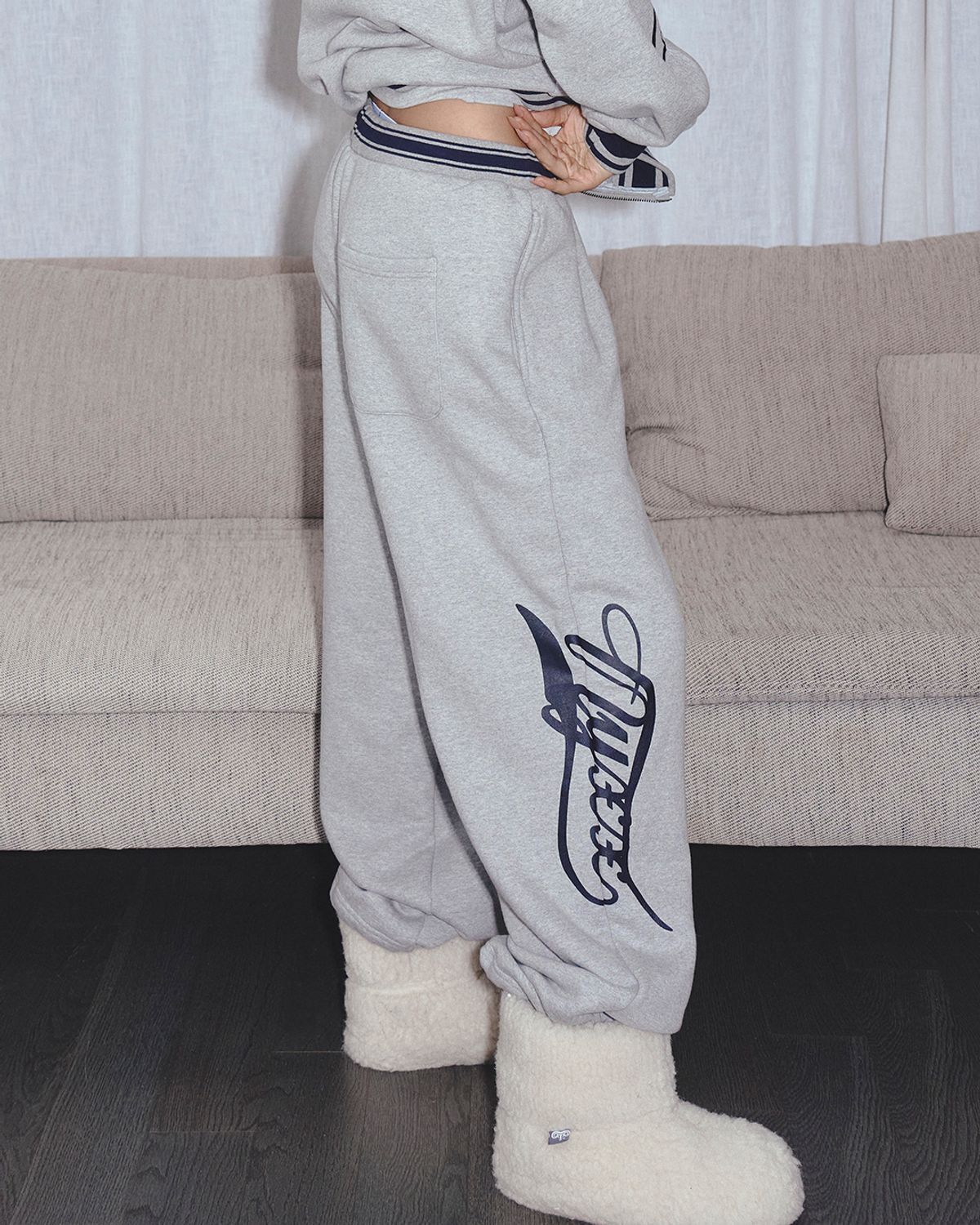 엔와이엑스엑스(NYXX) EMBLEM PRINTING JOGGER PANTS GRAY
