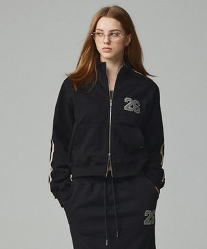 26 스포티 자수 투웨이 크롭 집업 블랙