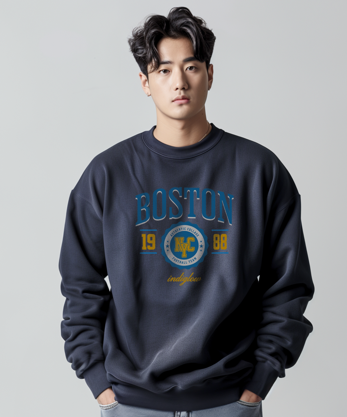 인디글로우(INDIGLOW) 보스톤 레터링 그래픽 커플 맨투맨 스웨트 셔츠