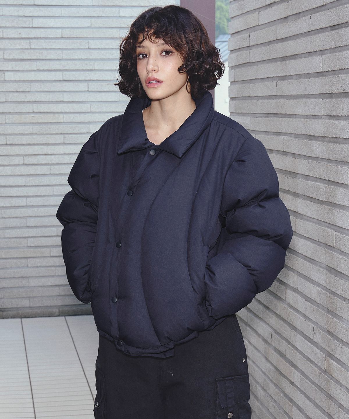 엔와이엑스엑스(NYXX) CURVE LINE COLLARED DOWN PUFFER NAVY