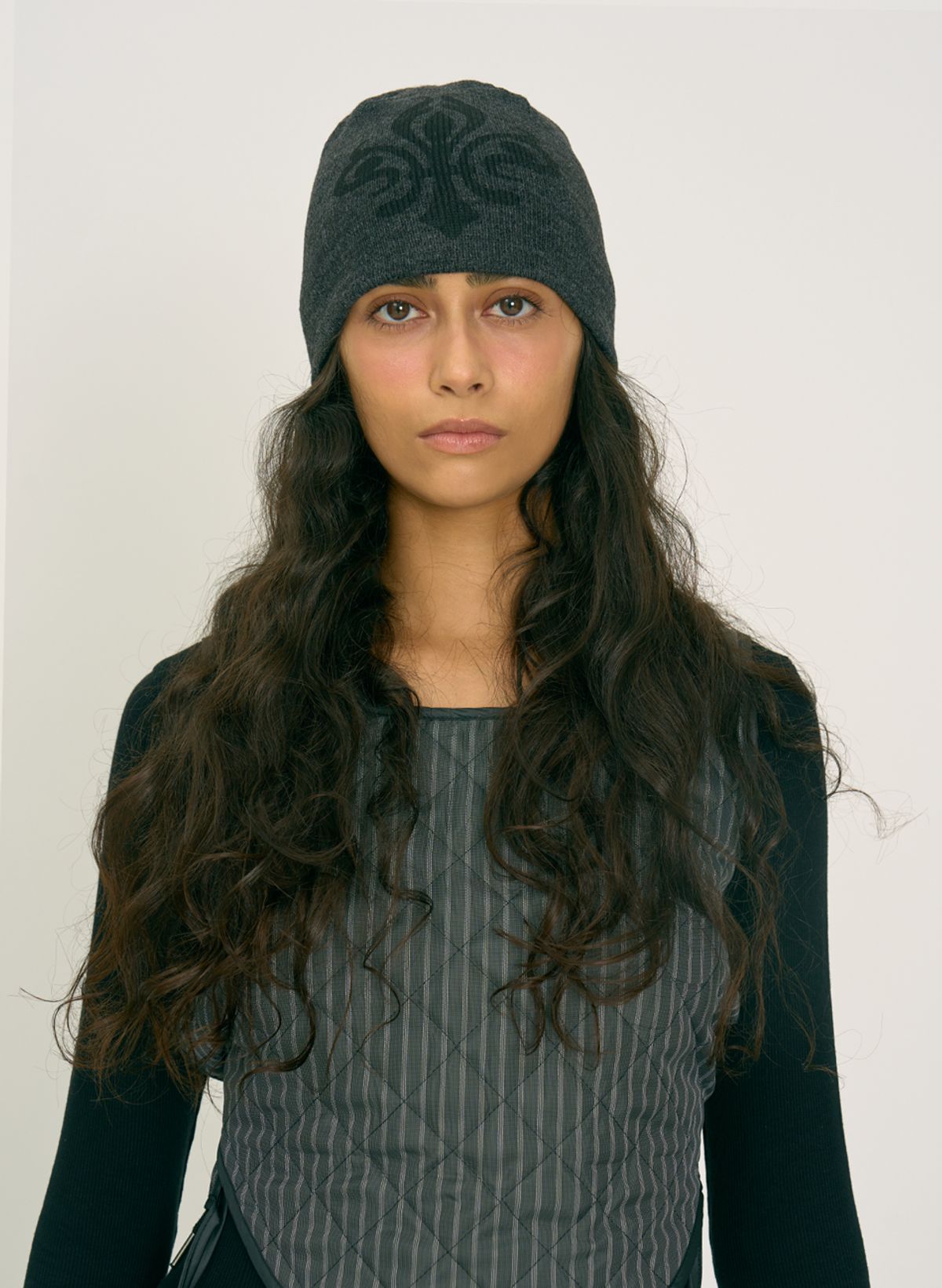디파블로(D.PABLO) Jugendstil charcoal beanie