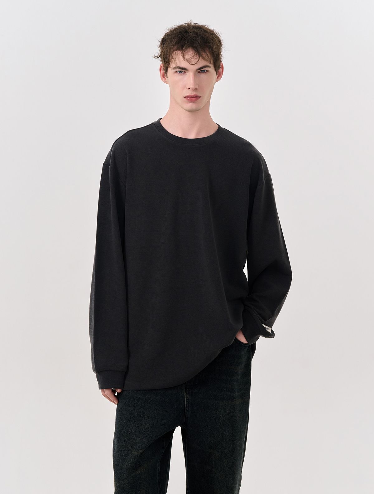 제너럴아이디어(GENERALIDEA) UNISEX 베이직 사카리바 롱 슬리브 티 [CHARCOAL] / SBD3U01007