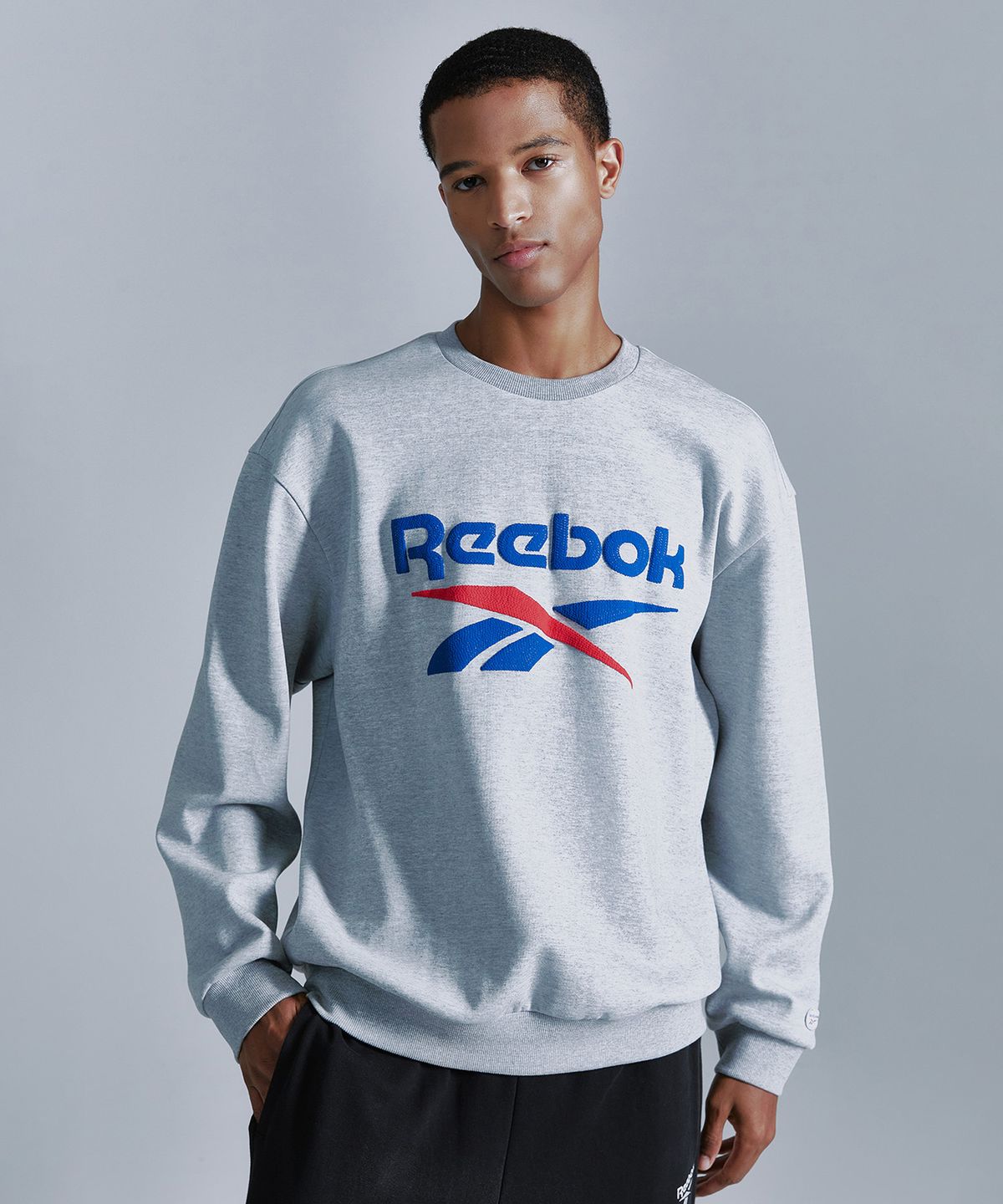 리복(REEBOK) 베이직 맨투맨 - 그레이