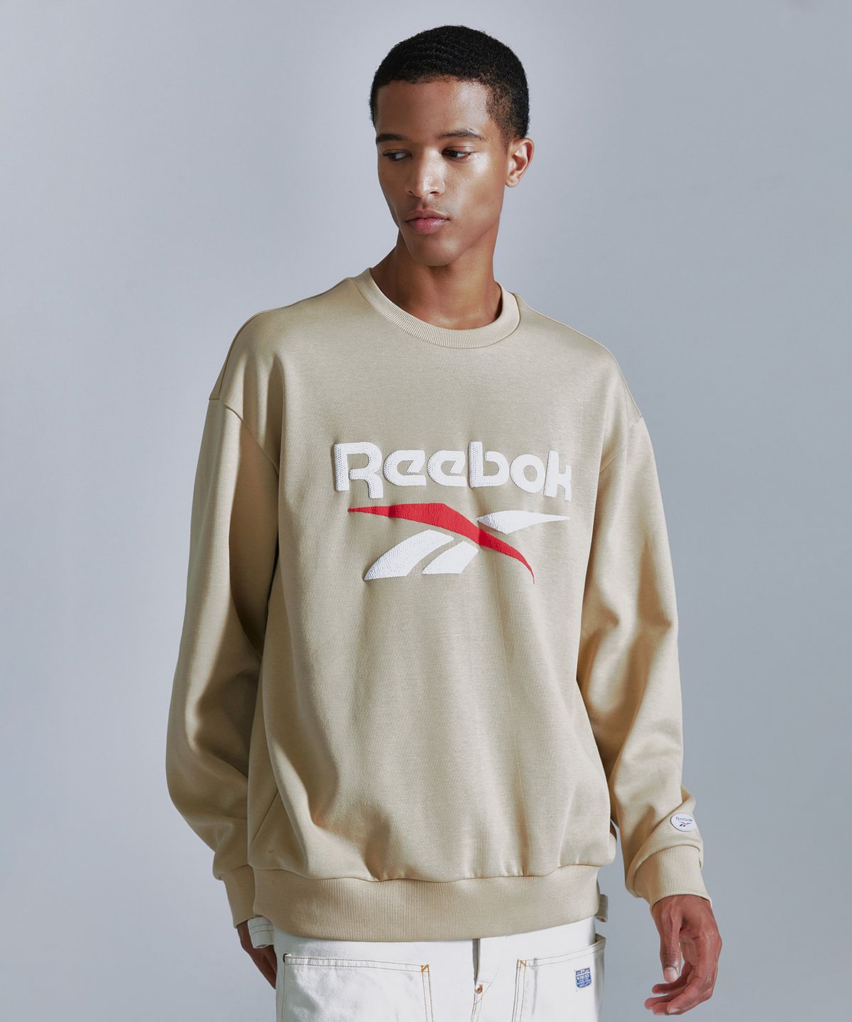 리복(REEBOK) 베이직 맨투맨 - 베이지