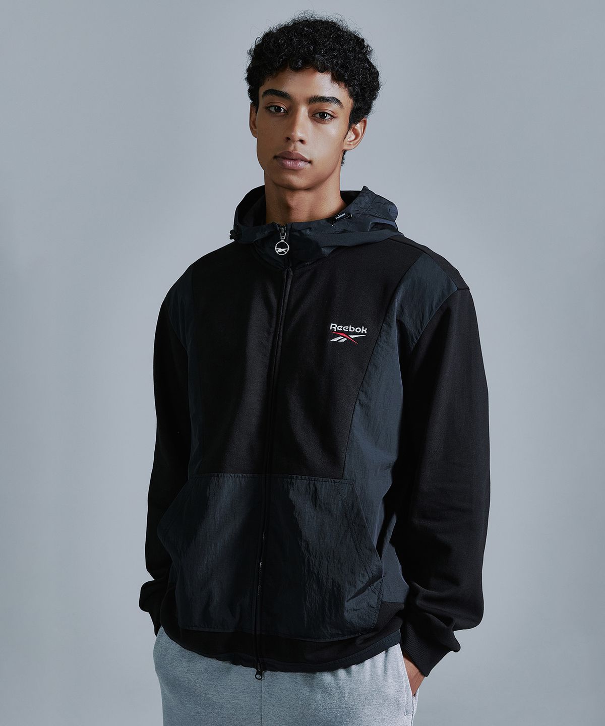 리복(REEBOK) 뉴벡터 하이브리드 후드집업 - 블랙