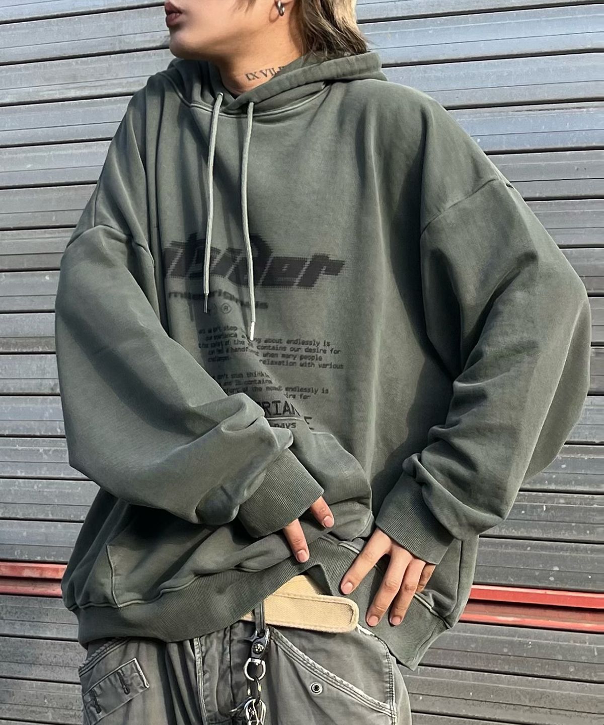 더마일(THEMILE) 아웃사이더 오리지널 스웨트 후드 피그먼트 KHAKI