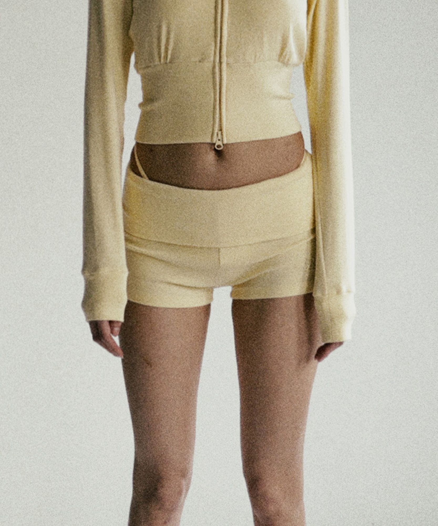 【BADBLOOD】ビヨンド ソフトフォールドオーバーショーツ - ス MUSINSA公式 | BADBLOOD Beyond Soft Fold Over Shorts - Butter