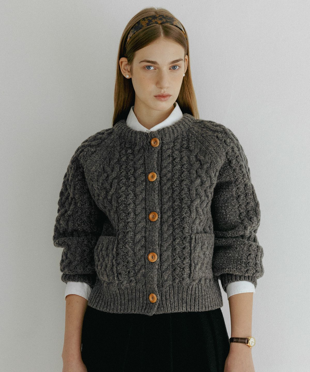 튜드먼트(TTUDEMENT) CABLE CARDIGAN CHARCOAL