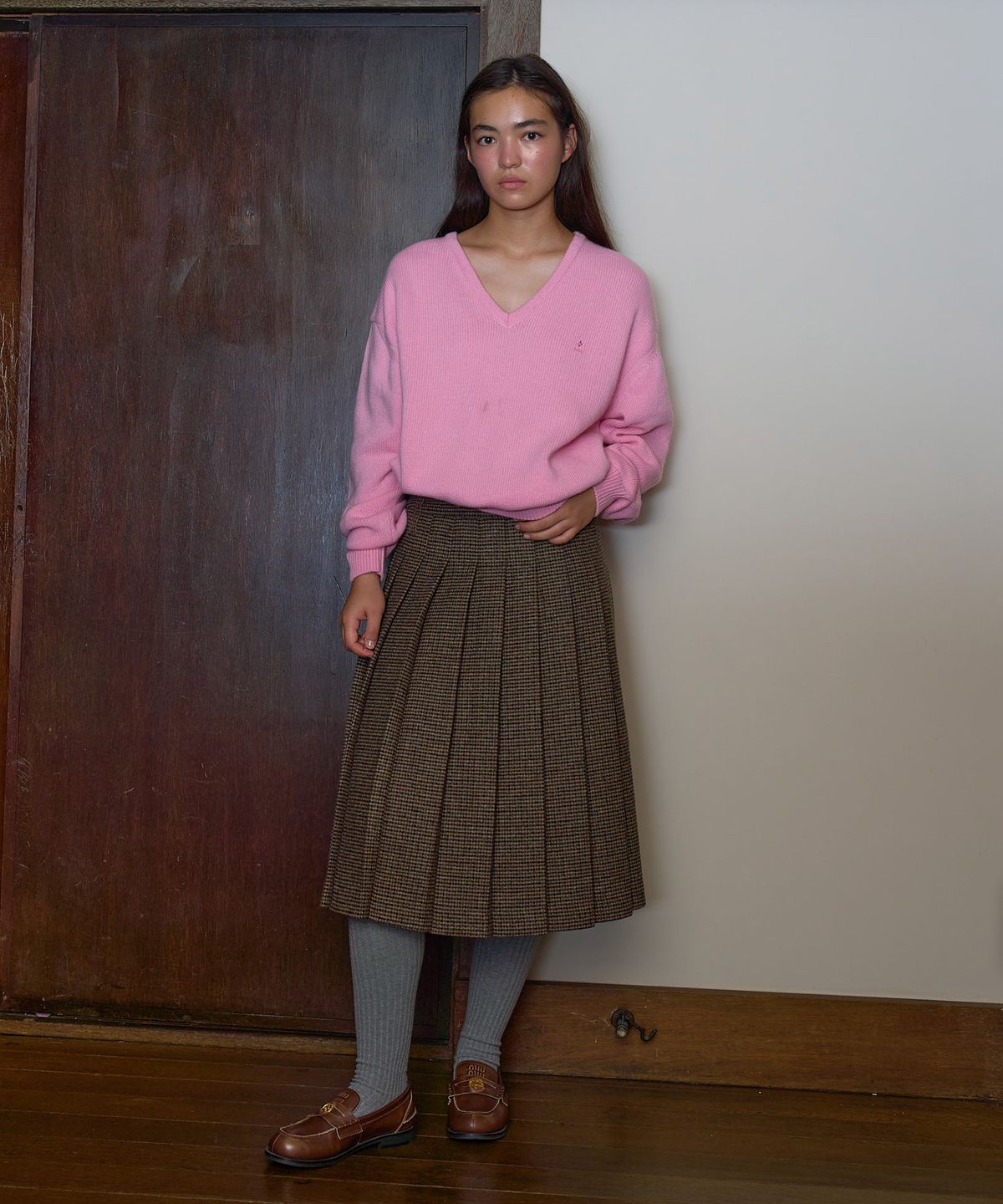 튜드먼트(TTUDEMENT) CHECK PLEATED MIDI SKIRT BROWN