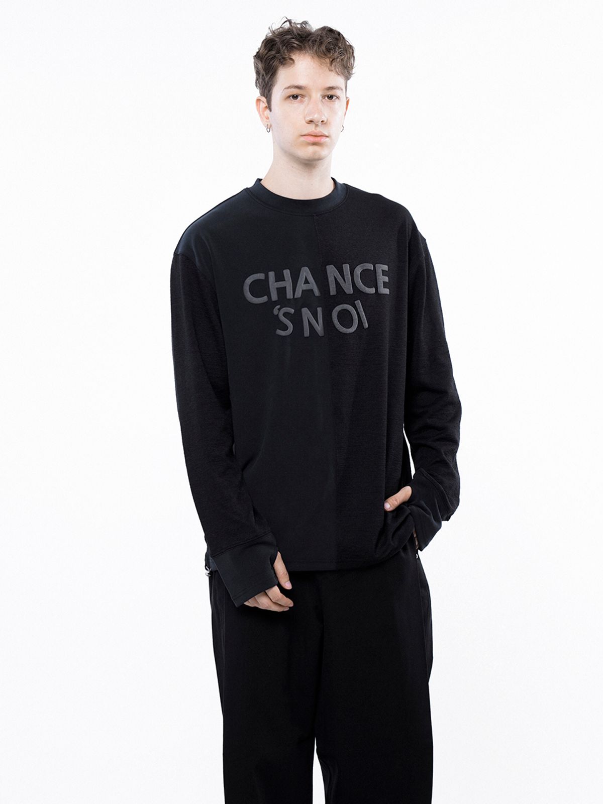 챈세스노이(CHANCE'S NOI) Snoi Reverse Slev Crew-neck Sweat - Black Navy /M243MT01BK
