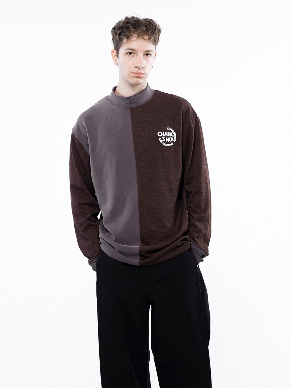 챈세스노이(CHANCE'S NOI) Circle Reverse Slev Hlaf-neck Sweat - Brown /M243MT03BR