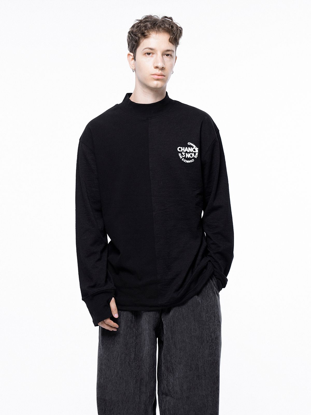 챈세스노이(CHANCE'S NOI) Circle Reverse Slev Hlaf-neck Sweat - Black /M243MT03BK