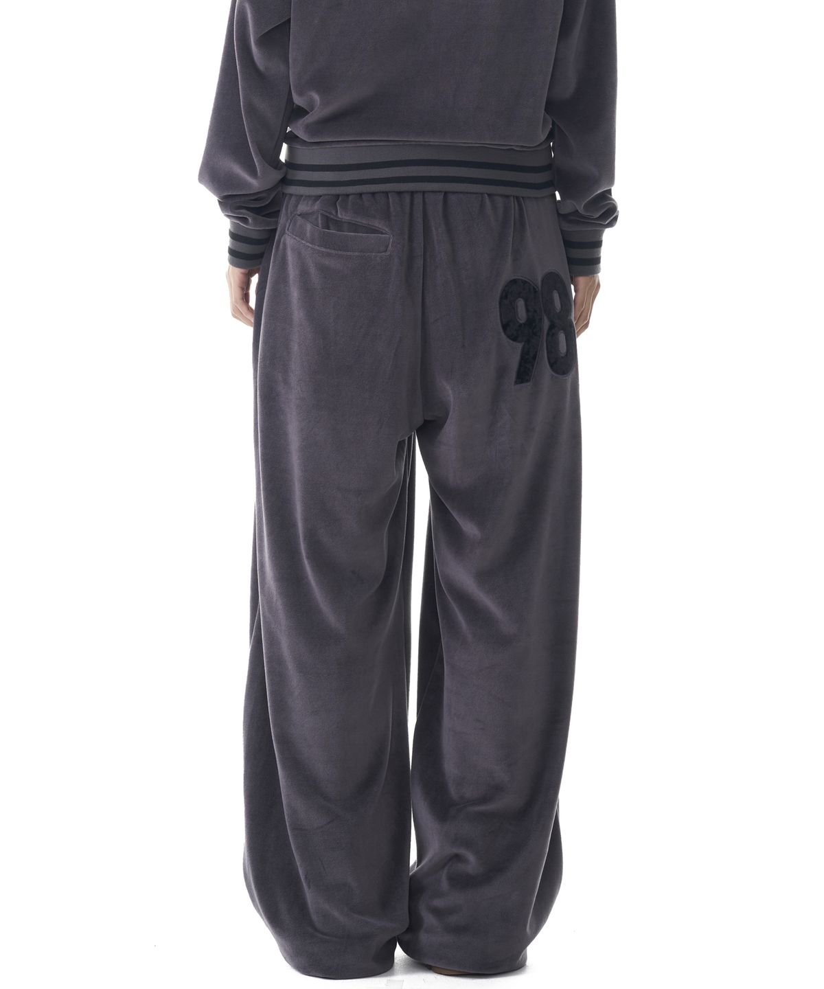 아캄(AAKAM) 98 Patch Velour Pants (Dark Gray)