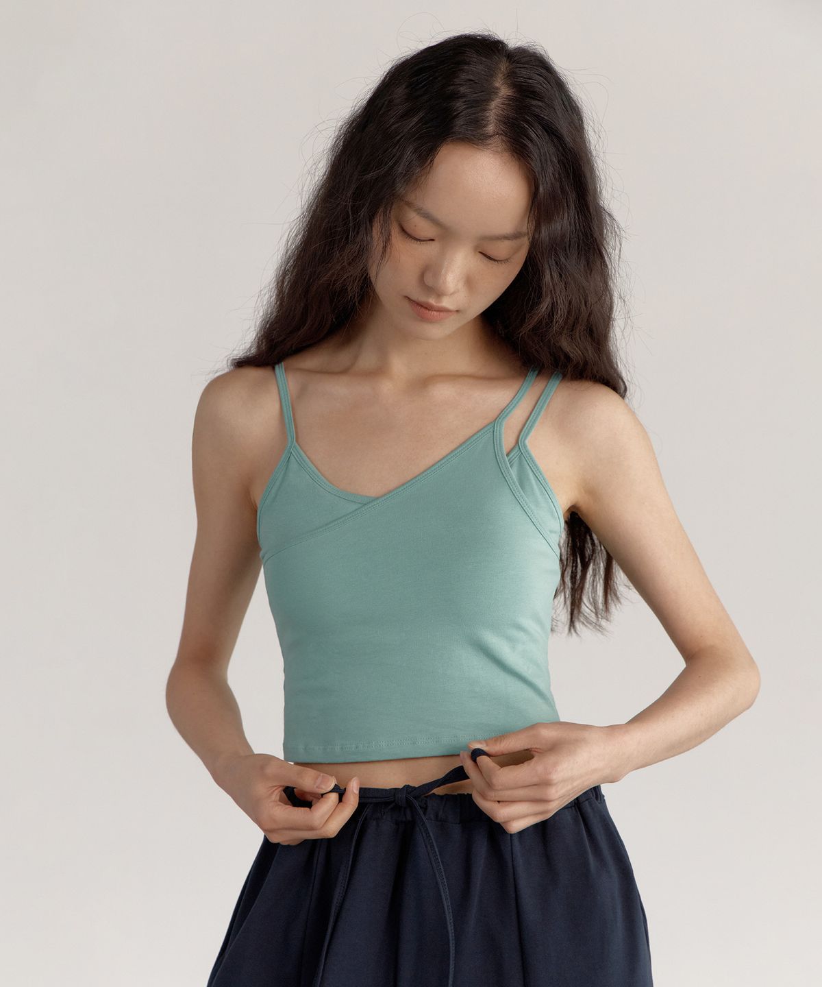 디야니(DHYANI) Maha Mudra Crop Tank (Evergreen)