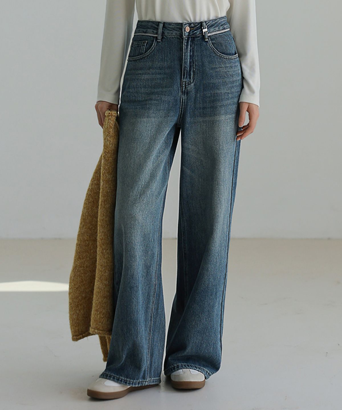 논앤논(NON AND NON) STITCHED STRAIGHT DENIM PANTS_NFDP4126 (BLUE)