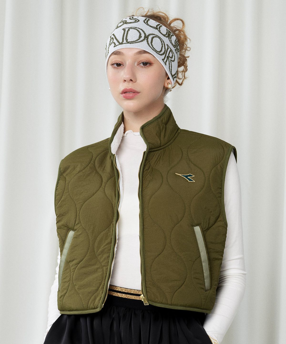 디아도라(diadora) 크로스코트 패딩 베스트 우먼 KHAKI