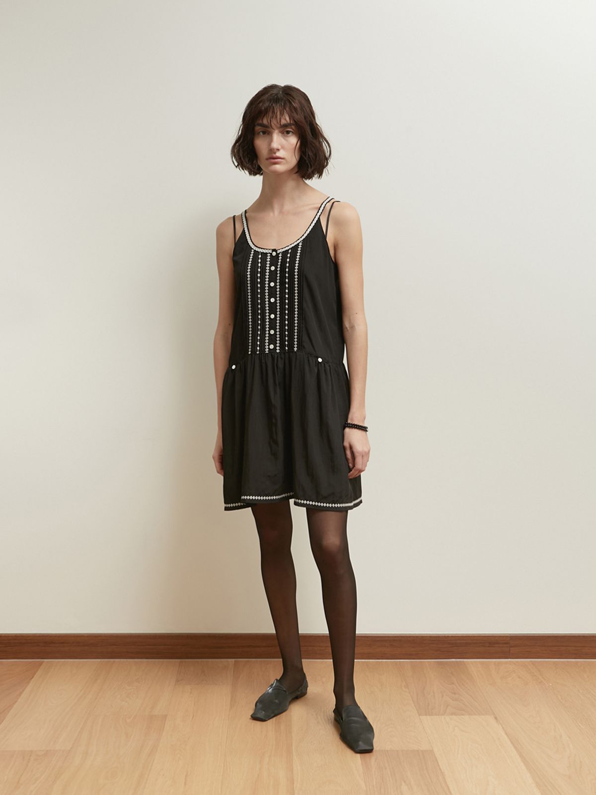 솔티페블(SALTY PEBBLE) BOHEMIAN SLEEVELESS DRESS [BLACK]