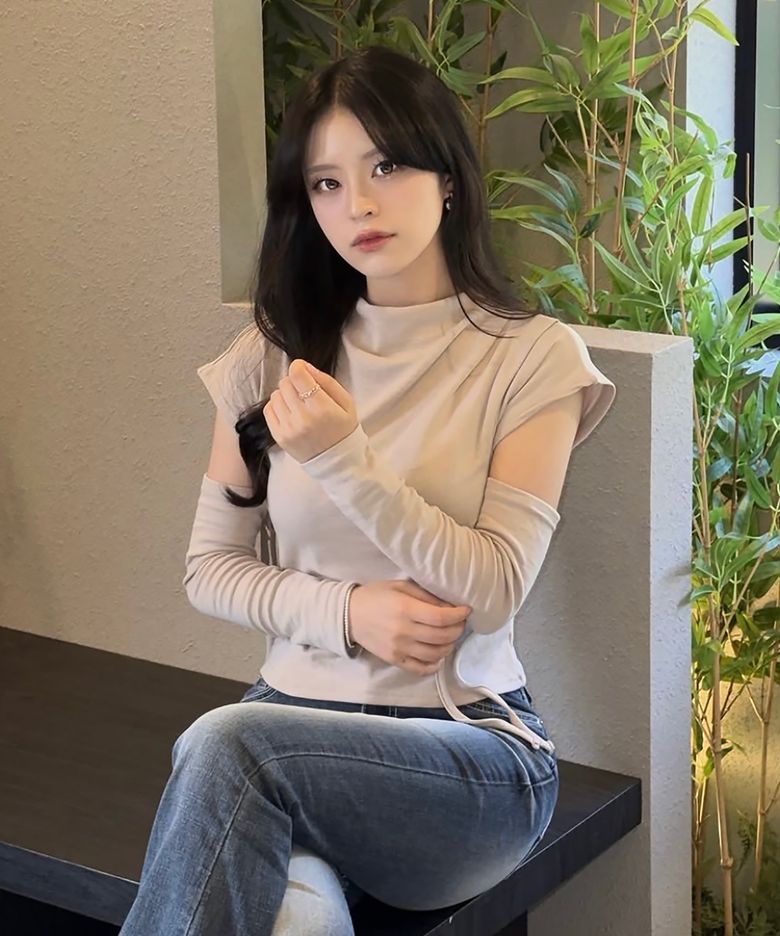 하프넥 컷아웃 티셔츠 (브라운)
