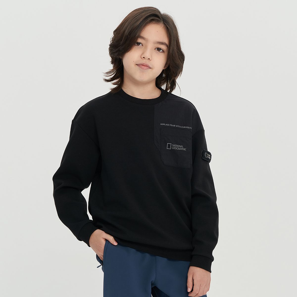 내셔널지오그래픽 키즈(NATIONAL GEOGRAPHIC KIDS) K223USW210 WOVEN MIX 맨투맨 CARBONBLACK