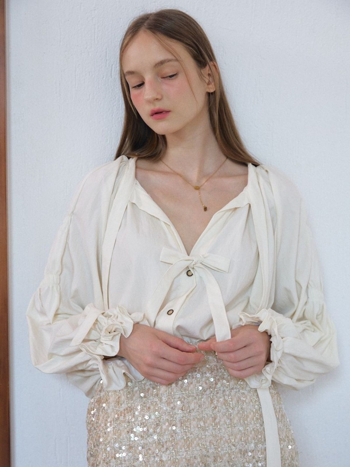 패브릭서울(FABRICSEOUL) volume ribbon loose blouse_ivory