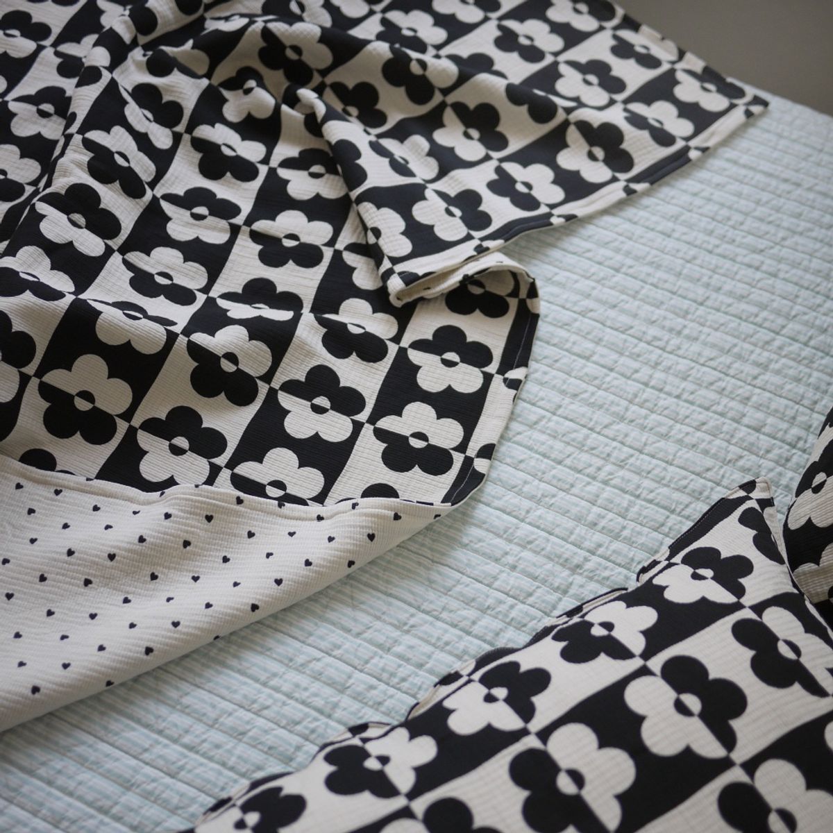 봄봄패브릭스(BOMBOM FABRICS) benjamin black cotton blanket