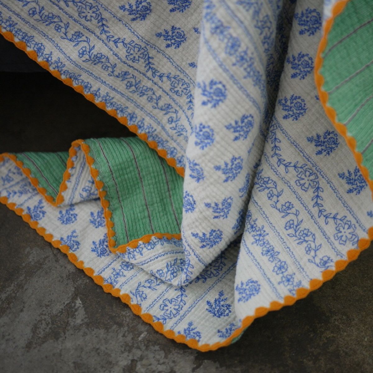 봄봄패브릭스(BOMBOM FABRICS) triple cotton blanket (blue flower + green stripe )
