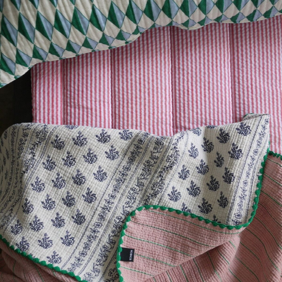 봄봄패브릭스(BOMBOM FABRICS) triple cotton blanket (red stripe + black flower)