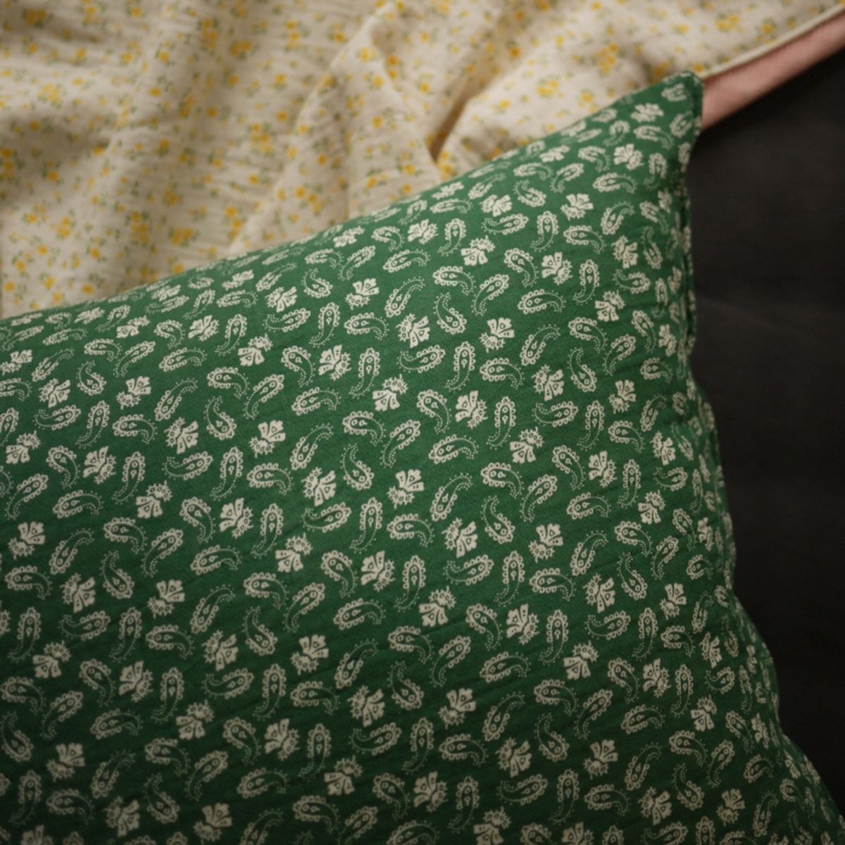 봄봄패브릭스(BOMBOM FABRICS) green paisely pillow case, 거즈 베개