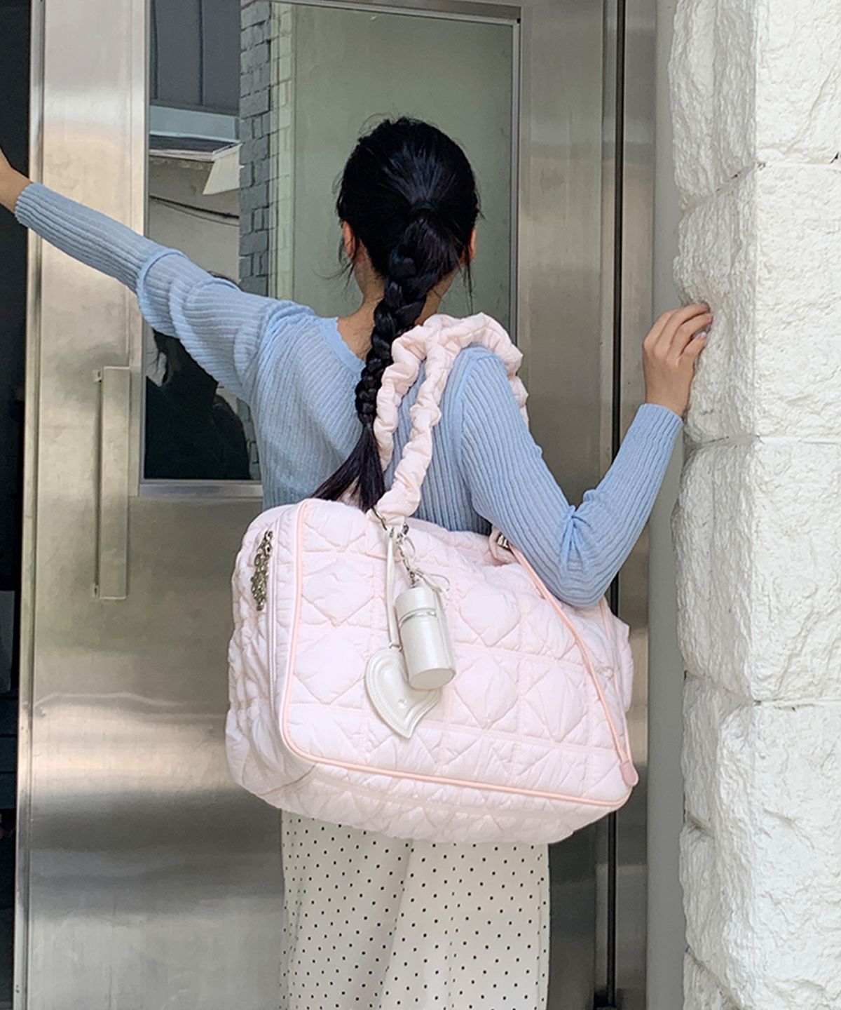 칼린(CARLYN) 트래블 백 H74120010 PALE PINK
