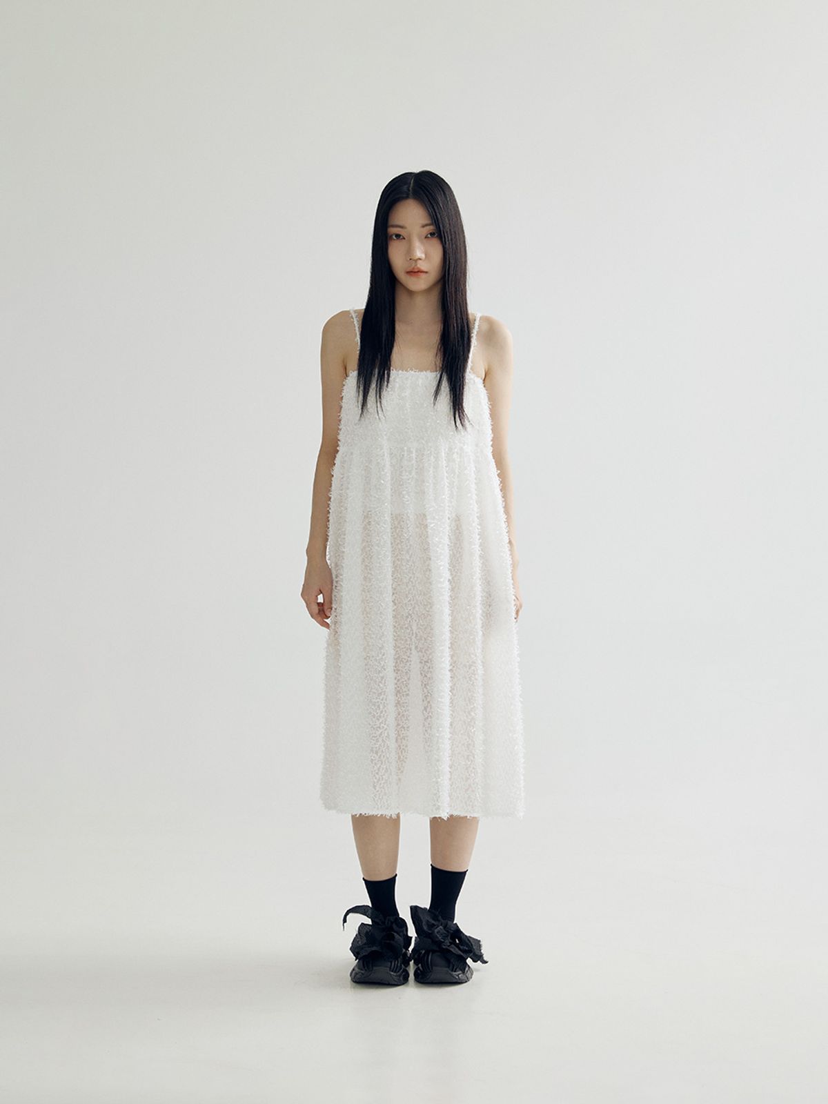봄날 부티크(BOMNAL BOUTIQUE) 깃털  미디 드레스 _ 화이트